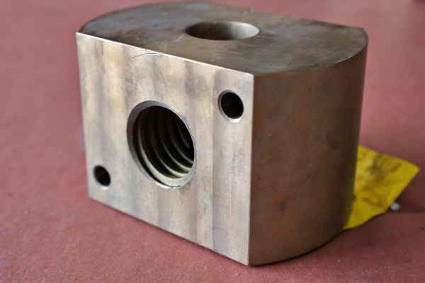 Lifting nut for RS2B