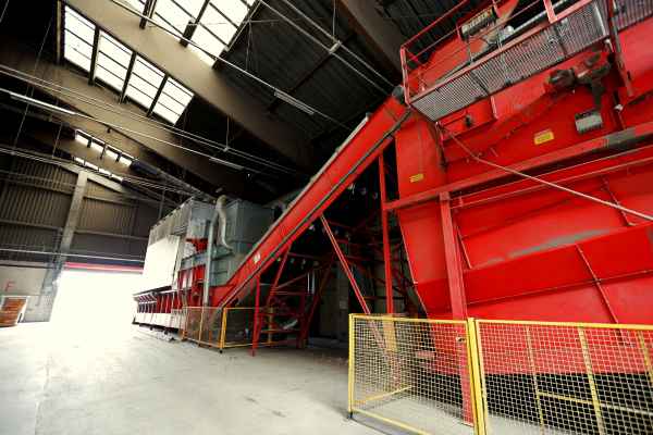 Altpapier Sortieranlage mit Ballenpresse