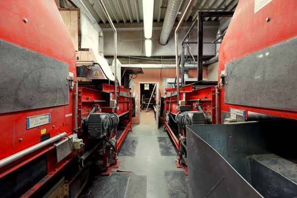 Altpapier Sortieranlage mit Ballenpresse