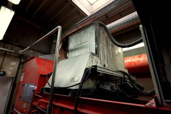 Altpapier Sortieranlage mit Ballenpresse