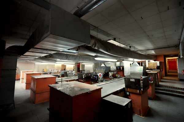 Altpapier Sortieranlage mit Ballenpresse