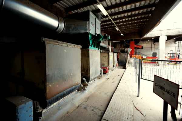 Altpapier Sortieranlage mit Ballenpresse