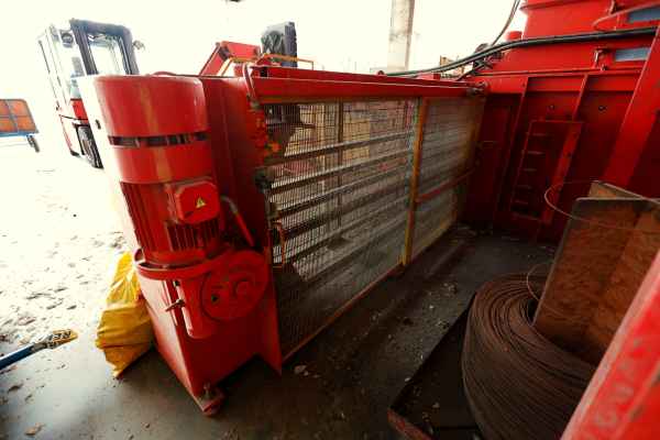 Altpapier Sortieranlage mit Ballenpresse