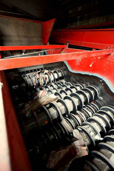 Altpapier Sortieranlage mit Ballenpresse