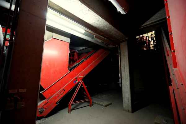 Altpapier Sortieranlage mit Ballenpresse