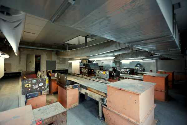 Altpapier Sortieranlage mit Ballenpresse