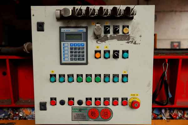 Altpapier Sortieranlage mit Ballenpresse